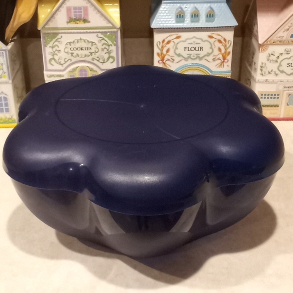 Tupperware Impressions Scalloped Blue Chip Bowl